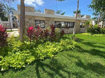 Casa con Paneles Solares en Venta en Privado Botánico, Conkal, Yucatán.