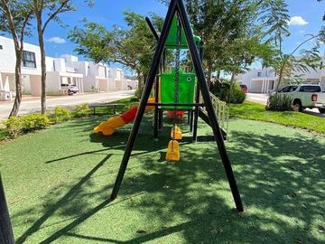 Casa con Paneles Solares en Venta en Privado Botánico, Conkal, Yucatán.