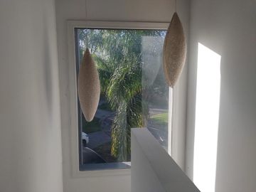 Casa práctica, abierta y luminosa