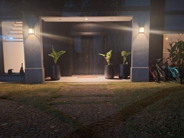 Casa práctica, abierta y luminosa