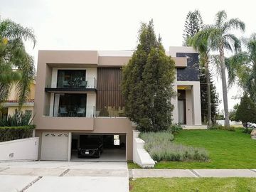 Casa de autor - Totalmente remodelada y equipada