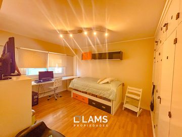 Alquiler 12/24 meses - Semi-Piso 4 ambientes con cochera doble frente al mar Playa Grande