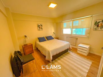 Alquiler 12/24 meses - Semi-Piso 4 ambientes con cochera doble frente al mar Playa Grande