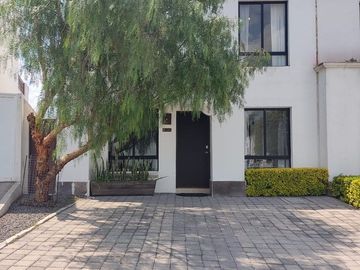 CASA EN RENTA EN LA ARBOLEDA, SAN ISIDRO JURIQUILLA