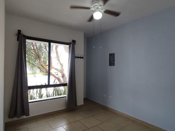 CASA EN RENTA EN LA ARBOLEDA, SAN ISIDRO JURIQUILLA