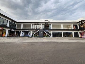 LOCALES EN RENTA, PLAZA XEL-A, HACIENDA LA VIRGEN, IRAPUATO, GUANAJUATO.