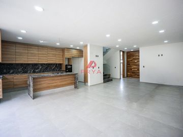 Casa en Venta en Altanza Solares Zapopan con Roof Garden y Recámara en PB