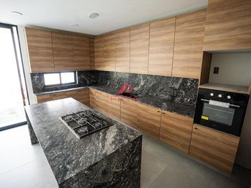 Casa en Venta en Altanza Solares Zapopan con Roof Garden y Recámara en PB