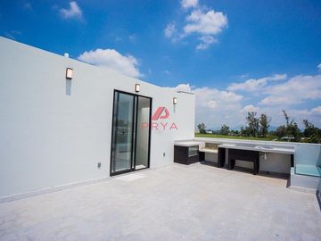 Casa en Venta en Altanza Solares Zapopan con Roof Garden y Recámara en PB