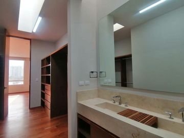 EXTRAORDINARIO DEPARTAMENTO PH EN RENTA CON BALCÓN