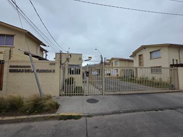 OPORTUNIDAD IMPERDIBLE EN LA FLORIDA-CASA 3 HAB Y 2 BA
