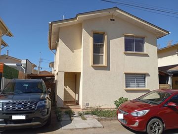 OPORTUNIDAD IMPERDIBLE EN LA FLORIDA-CASA 3 HAB Y 2 BA