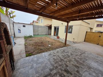 OPORTUNIDAD IMPERDIBLE EN LA FLORIDA-CASA 3 HAB Y 2 BA