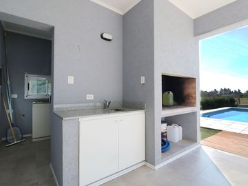 VENTA CASA | PILETA | B° SAN SEBASTIAN | AREA 1