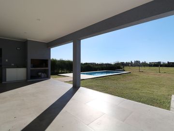VENTA CASA | PILETA | B° SAN SEBASTIAN | AREA 1