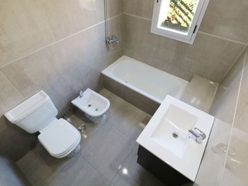 VENTA CASA | PILETA | B° SAN SEBASTIAN | AREA 1