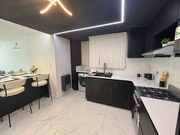 Venta Departamento 3 ambientes con Balcón y Vista lateral al Mar. Punta Iglesia