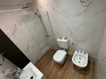 Venta Departamento 3 ambientes con Balcón y Vista lateral al Mar. Punta Iglesia
