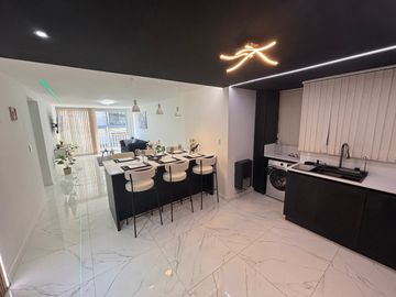 Venta Departamento 3 ambientes con Balcón y Vista lateral al Mar. Punta Iglesia
