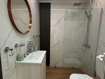 Venta Departamento 3 ambientes con Balcón y Vista lateral al Mar. Punta Iglesia