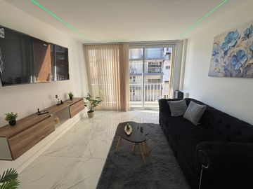 Venta Departamento 3 ambientes con Balcón y Vista lateral al Mar. Punta Iglesia