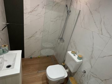 Venta Departamento 3 ambientes con Balcón y Vista lateral al Mar. Punta Iglesia
