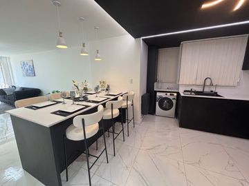Venta Departamento 3 ambientes con Balcón y Vista lateral al Mar. Punta Iglesia