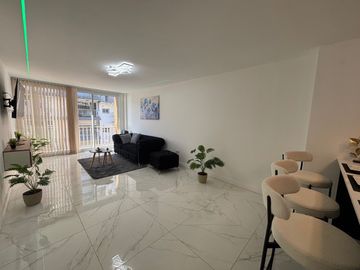 Venta Departamento 3 ambientes con Balcón y Vista lateral al Mar. Punta Iglesia