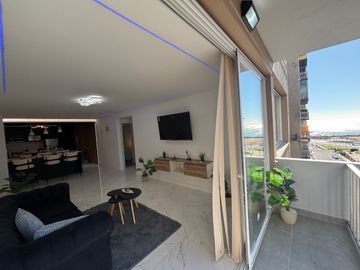 Venta Departamento 3 ambientes con Balcón y Vista lateral al Mar. Punta Iglesia