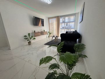 Venta Departamento 3 ambientes con Balcón y Vista lateral al Mar. Punta Iglesia
