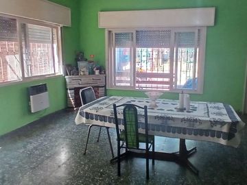 VENTA CASA 4 AMBIENTES EN ISIDRO CASANOVA