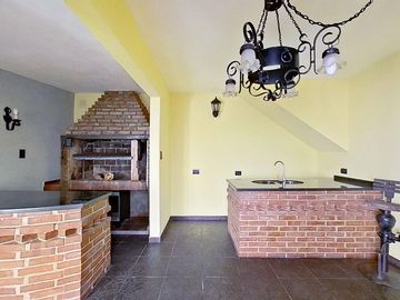 VENTA CHALET 3 AMBIENTES EZEIZA COCHERA PARRILLA