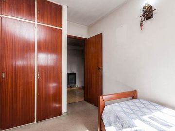 VENTA CASA 5 AMBIENTES COCHERA QUINCHO ADROGUE