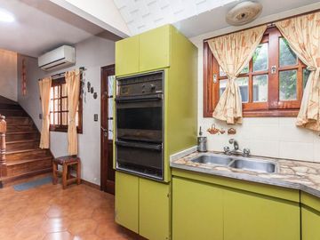 VENTA CASA 5 AMBIENTES COCHERA QUINCHO ADROGUE