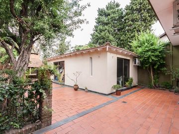 VENTA CASA 5 AMBIENTES COCHERA QUINCHO ADROGUE