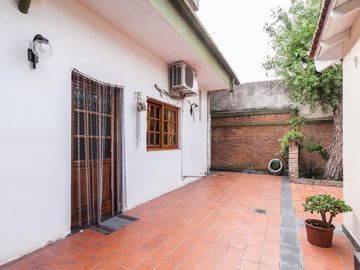 VENTA CASA 5 AMBIENTES COCHERA QUINCHO ADROGUE