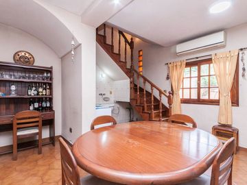 VENTA CASA 5 AMBIENTES COCHERA QUINCHO ADROGUE