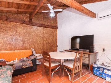 VENTA CASA 5 AMBIENTES COCHERA QUINCHO ADROGUE