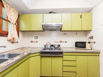 VENTA CASA 5 AMBIENTES COCHERA QUINCHO ADROGUE