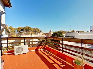 VENTA CASA 4 AMBIENTES EN FLORES APTO CREDITO