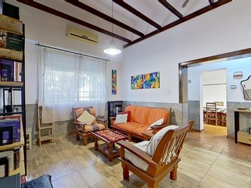 VENTA CASA 4 AMBIENTES EN FLORES APTO CREDITO