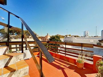 VENTA CASA 4 AMBIENTES EN FLORES APTO CREDITO