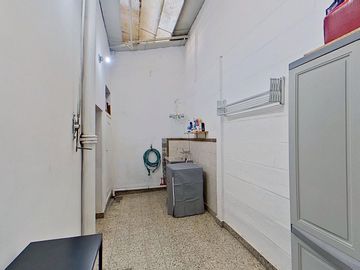 VENTA CASA 4 AMBIENTES EN FLORES APTO CREDITO