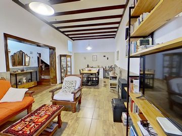 VENTA CASA 4 AMBIENTES EN FLORES APTO CREDITO