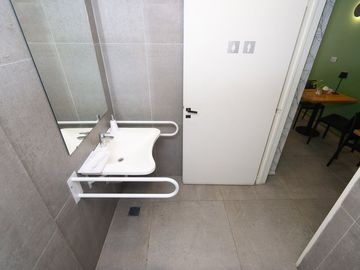VENTA-LOCAL-COMERCIAL-ALMAGRO-ZONA-HOSP. ITALIANO