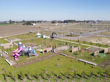 TERRENO EN VENTA CON PILETA Y BAÑO BARRIO ECOVIDA