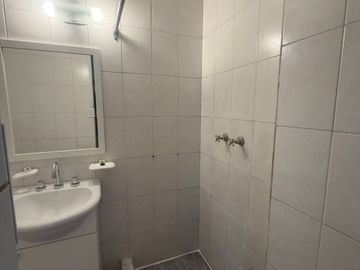 ALQUILER Dos ambientes Chacarita! Baja Expensas!