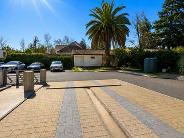 Parcela en arriendo  en LO BARNECHEA