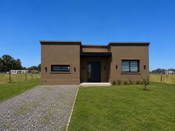 CASA 3 AMBIENTES BARRIO PRIVADO EL CANDIL JOVEN