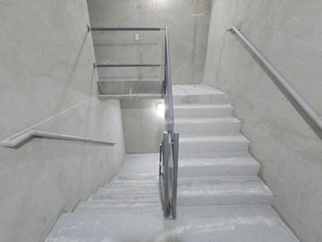 VENTA EDIFICIO -LOCAL COMERCIAL +3 PISOS-CABALLITO